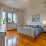 Gorgeous In Prázdninový dům *