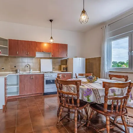 5 Bedroom Awesome In