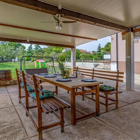 5 Bedroom Awesome In Valbandon