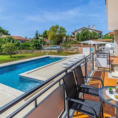 In With Outdoor Swimming Pool * Valbandon