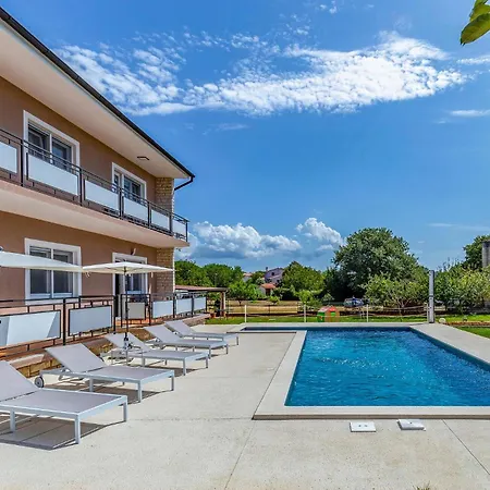 5 Bedroom Awesome In