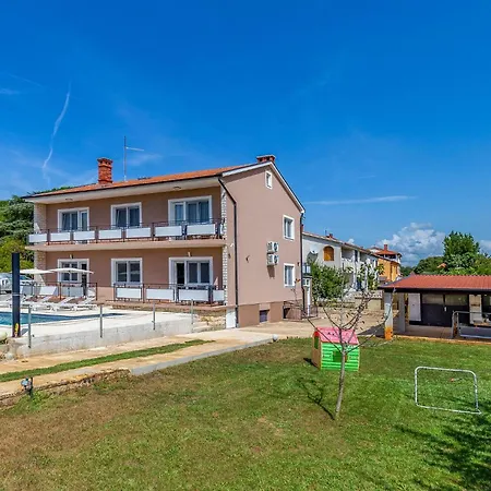 In With Outdoor Swimming Pool Holiday home