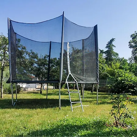 In With Outdoor Swimming Pool Дом отдыха *